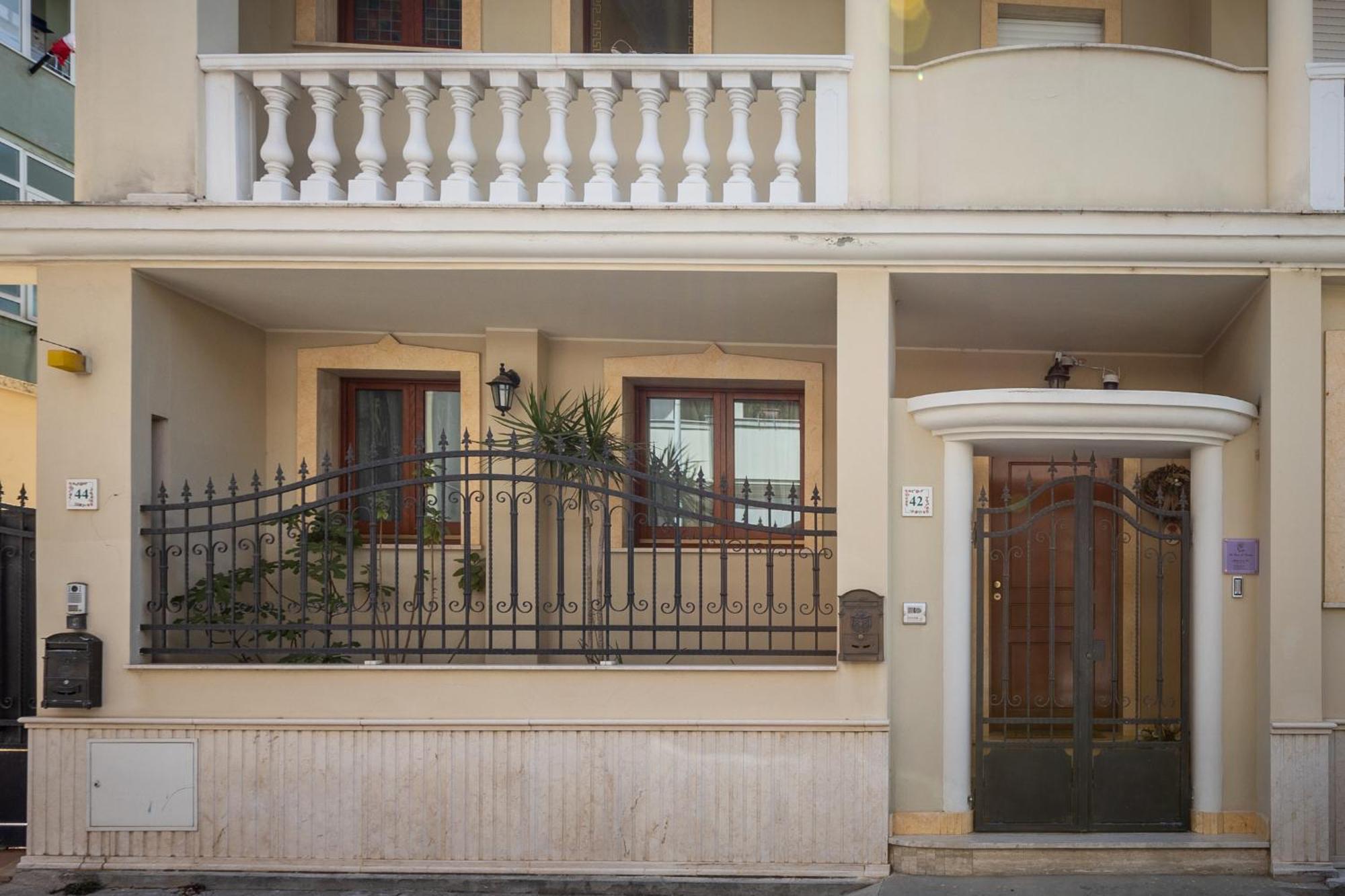 クアルトゥ・サンテーレナLa Casa Di Toninaアパートメント エクステリア 写真
