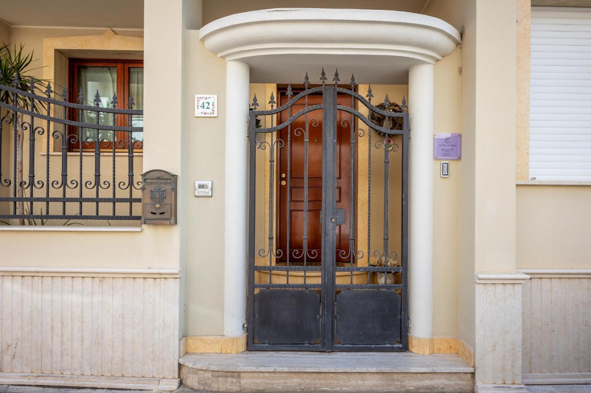 クアルトゥ・サンテーレナLa Casa Di Toninaアパートメント エクステリア 写真